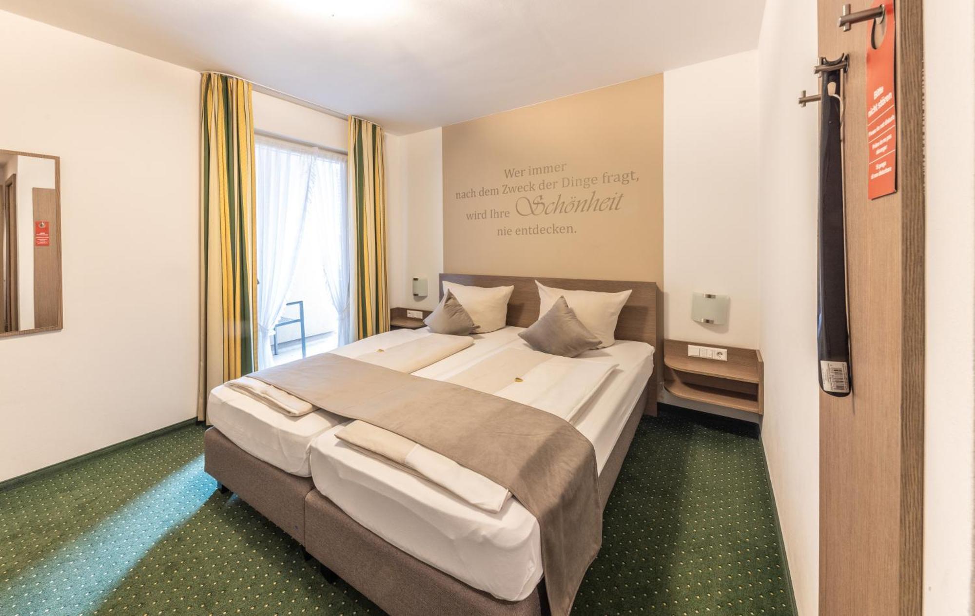 Hotel Restaurant Schwoerer Ленцкирх Экстерьер фото
