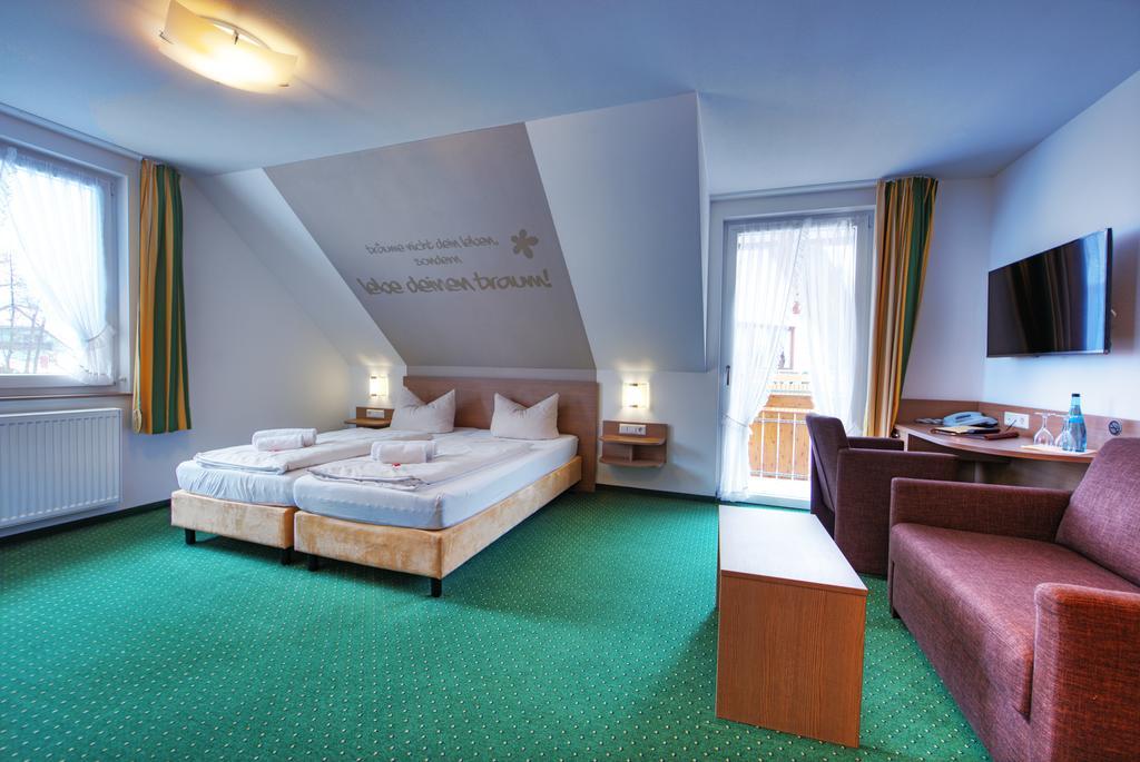 Hotel Restaurant Schwoerer Ленцкирх Экстерьер фото