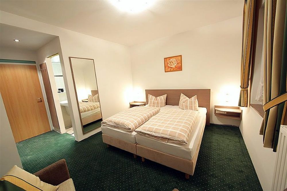 Hotel Restaurant Schwoerer Ленцкирх Экстерьер фото